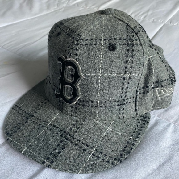 NEW ERA PLAID GREY BOSTON RED SOX FITTED HAT, 7.25 - Picture 1 of 6